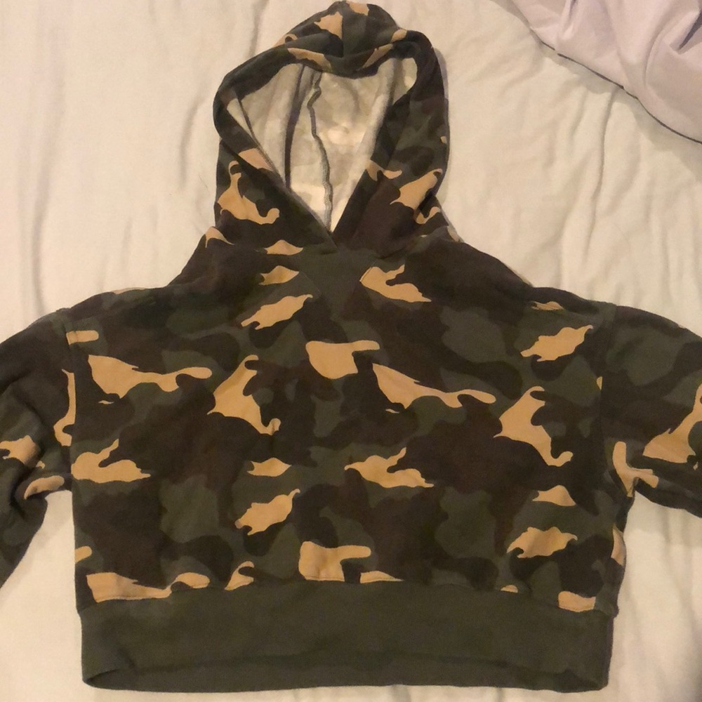 Camo cropped sweater